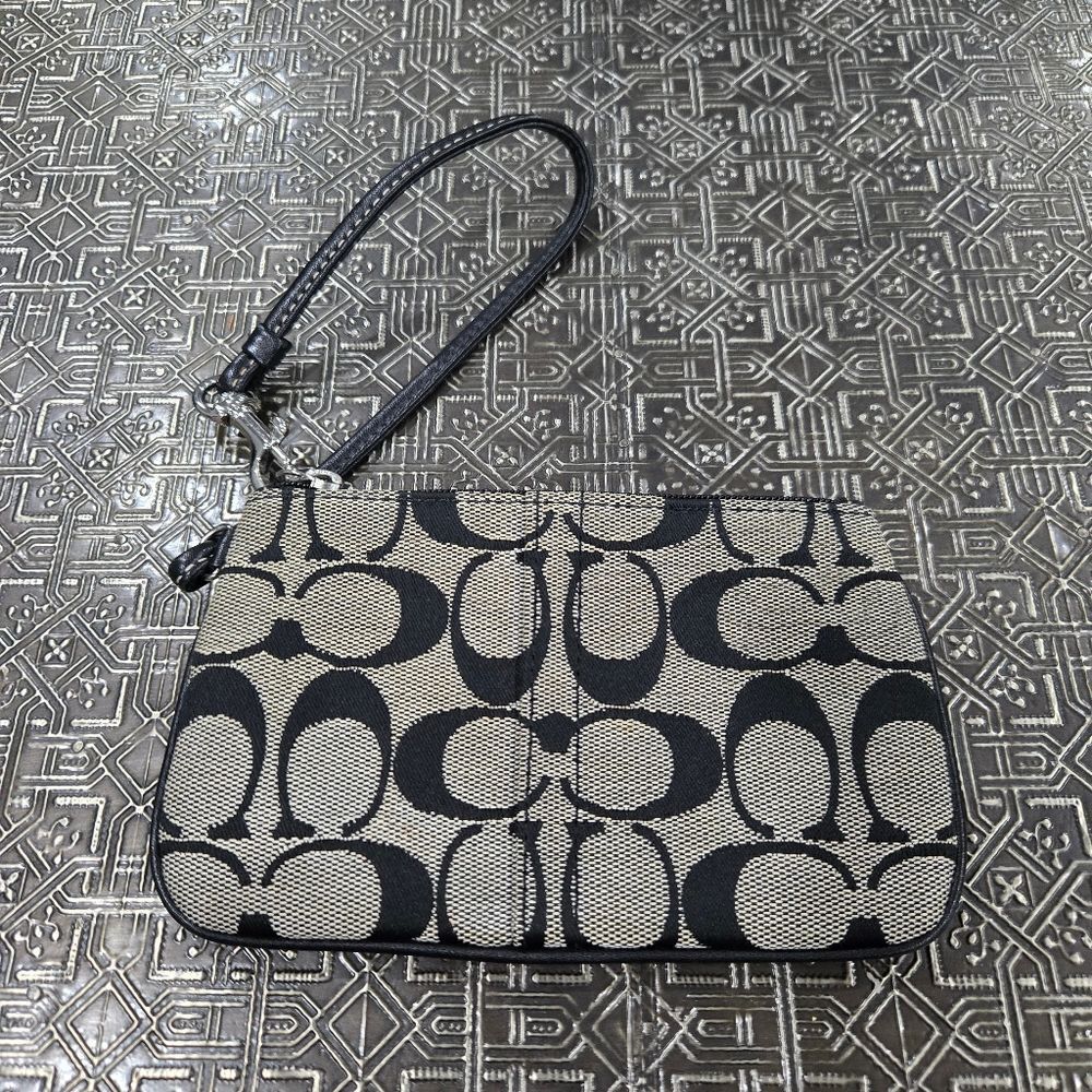 🐢  Coach Corner Wristlet with strap - Black / Light grey
